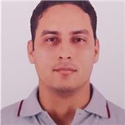 Profesor de economía y mercadeo imparto clases a niños de todas las edades